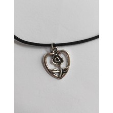 TM Tasarım Mağazası Siyah Deri Ipli Metal Kalbin Içinde Gül Kolye - Sevgililer Günü Doğum Günü Yılbaşı Hediyesi