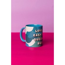 Hola Arte Studio 'Love Is Easy But Queen Is Busy'' Kupa - Tasarım Dijital Baskı Kupa 9.5 x 8 cm