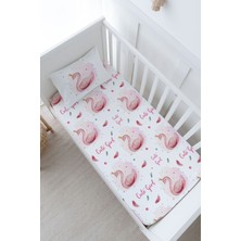 Tuğba Kuğu Bebek Boy Lastikli Çarşaf Seti - For Baby Serisi - Pembe Zeminli Kuğu