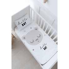 Tuğba Kuğu Bebek Boy Lastikli Çarşaf Seti - Iconic Serisi - Kahverengi Kulaklı Ayıcık