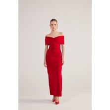 Holly Lolly Kırmızı Madonna Yaka Yırtmaçlı Uzun Elbise Kadınlar İçin Şık ve Sofistike Seçim