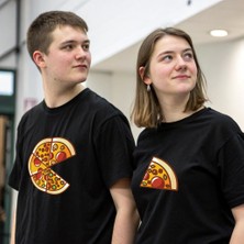 Mentesh Sevgili Tişörtleri, Pizza