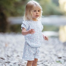 Antebies Organik Beyaz Kır Çiçek Desenli Fırfırlı Kısa Kollu Kız Bebek Tshirt Şort Takımı