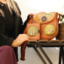 Hoodie Mouse Dans Eden Fare Figürlü Tasarımlı Capraz Örgulu Kol Cantası Taba ve Cuzdan Taba Kombin