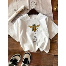 Medinenur Kadın Arı Baskılı Basic T-Shirt Kısa Kol Beyaz Renk Günlük Kullanım için Özel Tasarım