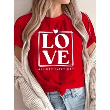 Medinenur Love Yazı Baskılı Basic T-Shirt
