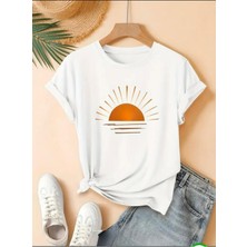 Medinenur Güneş Baskılı Basic T-Shirt