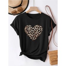 Medinenur Leopar Kalp Baskılı Basic T-Shirt
