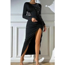 Civarda Moda Krep Dalgıç Kumaş Taş Aksesuarlı Yırtmaç Detaylı Uzun Kollu Elbise