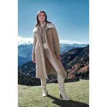 Zühre Yaka Kürk ve Kemer Detaylı Bej Şişme Mont 12764