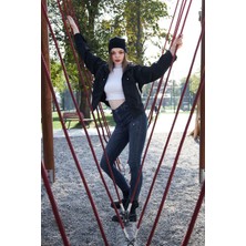 Kadın Siyah Kapşonlu Aksesuar Detaylı Yağmurluk