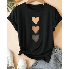Medinenur Dik Kalpler Baskılı Basic T-Shirt Kadın Kısa Kol Günlük Rahat Kullanım Siyah Örme Kumaş