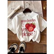 Medinenur Strawberries Baskılı Basic T-Shirt