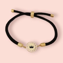 14 Ayar Altın Plakalı Güneş Desenli Kraliyet Tacı Sembollü Bileklik, Siyah Örgü Det Ayıyla Gençlere ve Ergenlere Asil ve Zarif Bir Hediye!