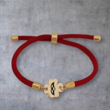 14 Ayar Altın Plakalı Özel Çiçek Desenli, Kırmızı Örgü Det Ayıyla Balmaske Sembollü Bileklik, Tasarımıyla Gençlere ve Ergenlere Özel Bir Hediye!