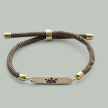 Altın Plakalı 14 Ayar Özel Dikdörtgen Figürlü ve Kalp Desenli, Kahve Örgülü Det Ayıyla Kraliçe Bilekliği, Zarif Tasarımıyla Gençlere ve Ergenlere Özel Bir Hediye!