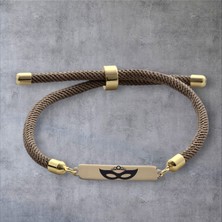 14 Ayar Altın Plakalı Özel Dikdörtgen Figürlü ve Kalp Desenli, Kahve Örgülü Det Ayıyla Balmaske Bilekliği, Zarif Tasarımıyla Gençlere ve Ergenlere Özel Bir Hediye!