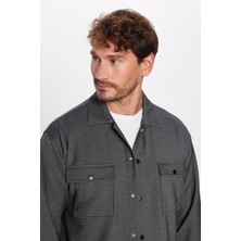 Erkek Relax Fit Rahat Kesim Çift Cepli Örme Siyah Apaş Yaka Gömlek