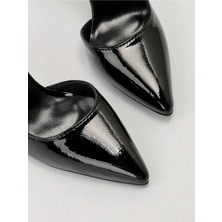 Trendy Anka Kadın Siyah Asimetrik 9cm Ince Topuklu Rugan Vegan Deri Yırtmaçlı Stiletto Klasik Topuklu Ayakkabı