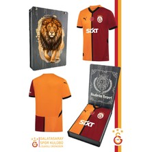 Galatasaray Orijinal Lisanslı 24/25 Parçalı Forma Aslan Baskılı Hediyelik Ahşap Kutulu