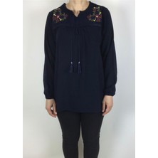 Kadın Yakası Bağcıklı Kolları Lastikli Nakışlı Viskon Bluz