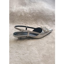 Dusk Gümüş Toka Detaylı Puantiyeli Sivri Burun 4 cm Topuklu Ayakkabı