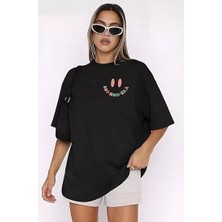 Tarz Yeri Kadın Bisiklet Yaka Kısa Kol Baskılı T-Shirt - Siyah