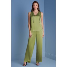 Guitar V Yaka Yeşil Saten Bluz