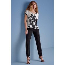 Guitar V Yaka Siyah Desenli Bluz