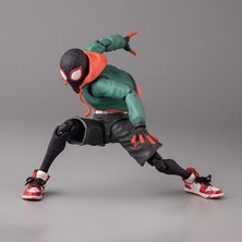 Mocho Miles Morales Örümcek Adam: Evden Uzakta (Yurt Dışından)