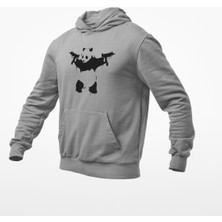 Terzili Giyin Elinde Tarayıcı Silahlar Olan Panda Baskılı Kapüşonlu Sweatshirt