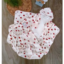 Bebe Kervanı Kız Bebek %100 Pamuk Çilekli Kapüşonlu Battaniyeli Bebek Takımı Yenidoğan 0-3 Aylık BBK1066