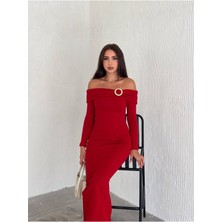 Ateş Gibi Zarafet - Omuz Dekolteli Kırmızı Elbise