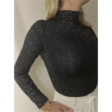 Parıltılı Şıklık: Siyah Işıltılı Uzun Kollu Bodysuit