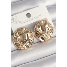 Clariss Pirinç Gold Renk İşlemeli Daire Plaka Model Kadın Küpe