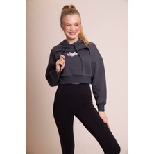 Afloow Muse Kadın Gri Koala Baskılı Crop Sweatshirt - Oversize, Kapüşonlu, Rahat ve Şık