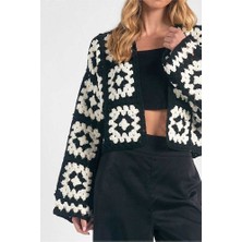 El Örgüsü Motif Detaylı Siyah Beyaz Kadın Hırka