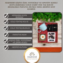 Marmori KİŞİYE ÖZEL FOTOĞRAF SPOTİFY KODU&KUPA BARDAK&GOLD TEKTAŞ KOLYE BİLEKLİK&PAPATYA MUM&ÖZEL HEDİYE SETİ