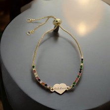 Archin Zarif Kalp Motifli Renkli Taşlı ve 14  Ayar Altın Plakalı İsme Özel Bileklik