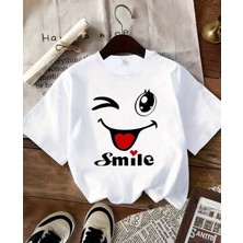 Punıx Kıds  Özel Üretim Smile Baskılı Yeni Stil Kız Çocuk  Ter  Tutmayan  Yazlık T-Shırt