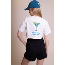 Afloow Delicate Kadın Beyaz Oversize Crop Tişört - %100 Pamuk Bisiklet Yaka, Ön ve Sırt Baskılı, Rahat Kesim, Şık ve Modern Tasarım