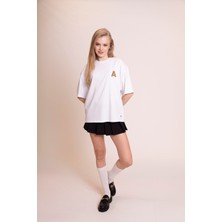 Afloow Muse Oversize Beyaz Tişört – %100 Pamuk Ön Leopar A Harfi Detaylı, Sırtı Büyük Leopar Baskılı, Rahat ve Şık Tasarım – Unisex Günlük T-Shirt