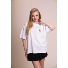 Afloow Muse Oversize Beyaz Tişört – %100 Pamuk Ön Leopar A Harfi Detaylı, Sırtı Büyük Leopar Baskılı, Rahat ve Şık Tasarım – Unisex Günlük T-Shirt