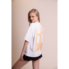 Afloow Muse Oversize Beyaz Tişört – %100 Pamuk Ön Leopar A Harfi Detaylı, Sırtı Büyük Leopar Baskılı, Rahat ve Şık Tasarım – Unisex Günlük T-Shirt