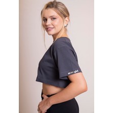 Afloow Delicate Kadın Gri Oversize Kısa Kollu Crop Tişört – %100 Pamuk Sırtı Baskılı Disco Top Tasarımı, Günlük Rahat Stil, Sokak Modası