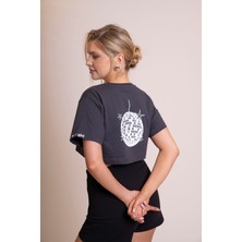 Afloow Delicate Kadın Gri Oversize Kısa Kollu Crop Tişört – %100 Pamuk Sırtı Baskılı Disco Top Tasarımı, Günlük Rahat Stil, Sokak Modası
