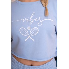 Afloow Delicate Kadın Mavi Oversize Crop Sweatshirt - "vibes" Tenis Raketi Baskılı, Spor & Günlük Şık Stil