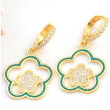 Caseras ​Gümüş Gold Sallantılı Çiçek Desenli Kadın Küpe CSR2185271