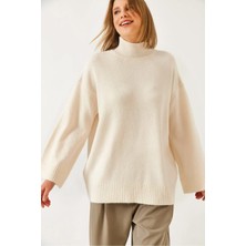 Tena Kadın Krem Yarım Balıkçı Yaka Geniş Kollu Uzun Triko Kazak