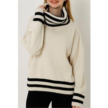 Vegenze Kadın Krem Siyah Çizgili Degaje Yaka Oversize Triko Kazak